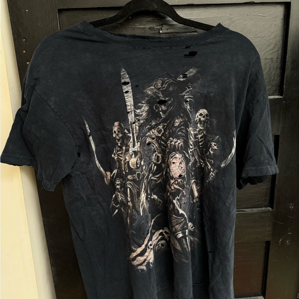 Vintage Skeleton Pirate Distressed Tshirt
